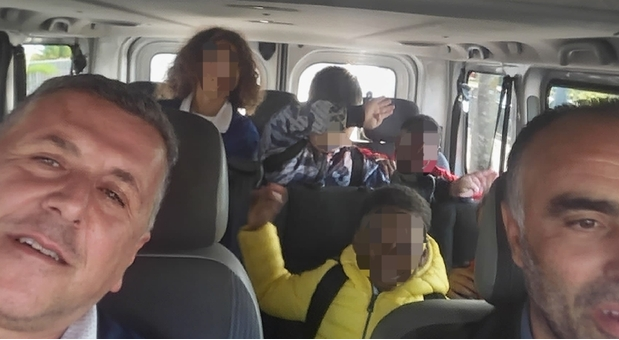 Rosigno e Resilienza,  il sindaco diventa accompagnatore dei bambini nello scuolabus